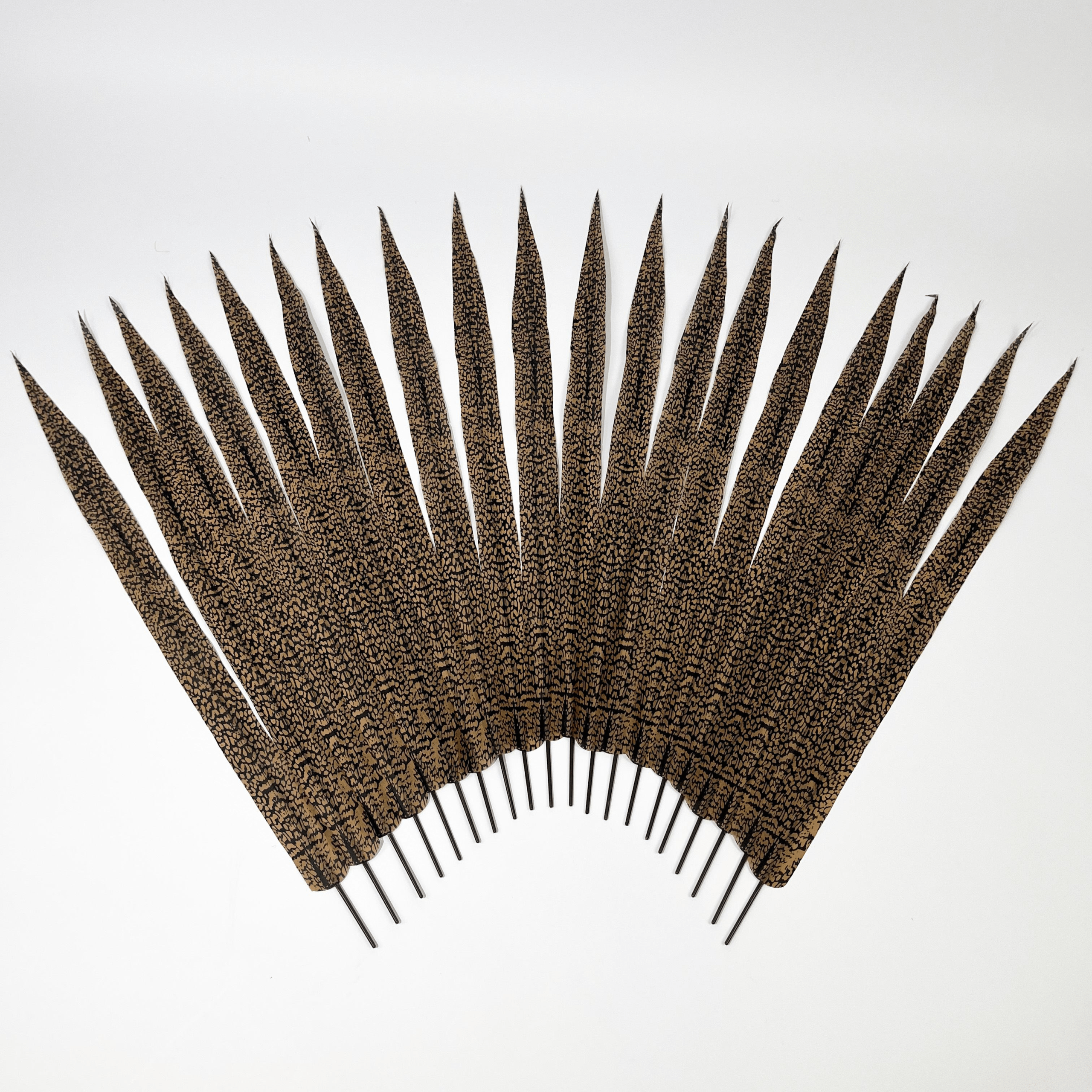 Pluma artificial de faisán plata de alta calidad para manualidades, tocados y decoración.